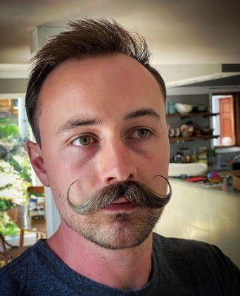 15 Best Mexican Mustache And Beard Looks To Try。